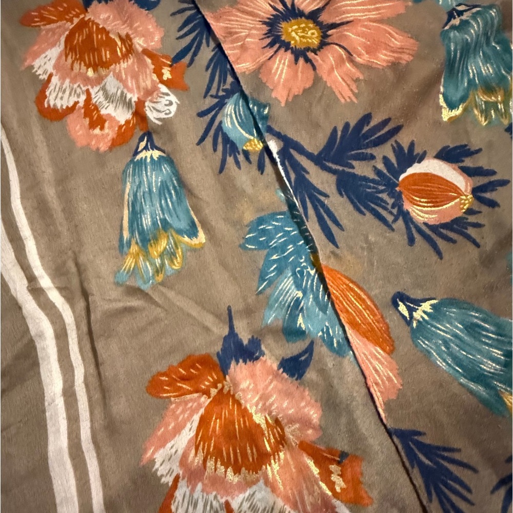 Floral Embroidered Women's Poncho - Picture 4 of 4